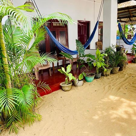 Tropicana Home Stay Arugam Bay Esterno foto