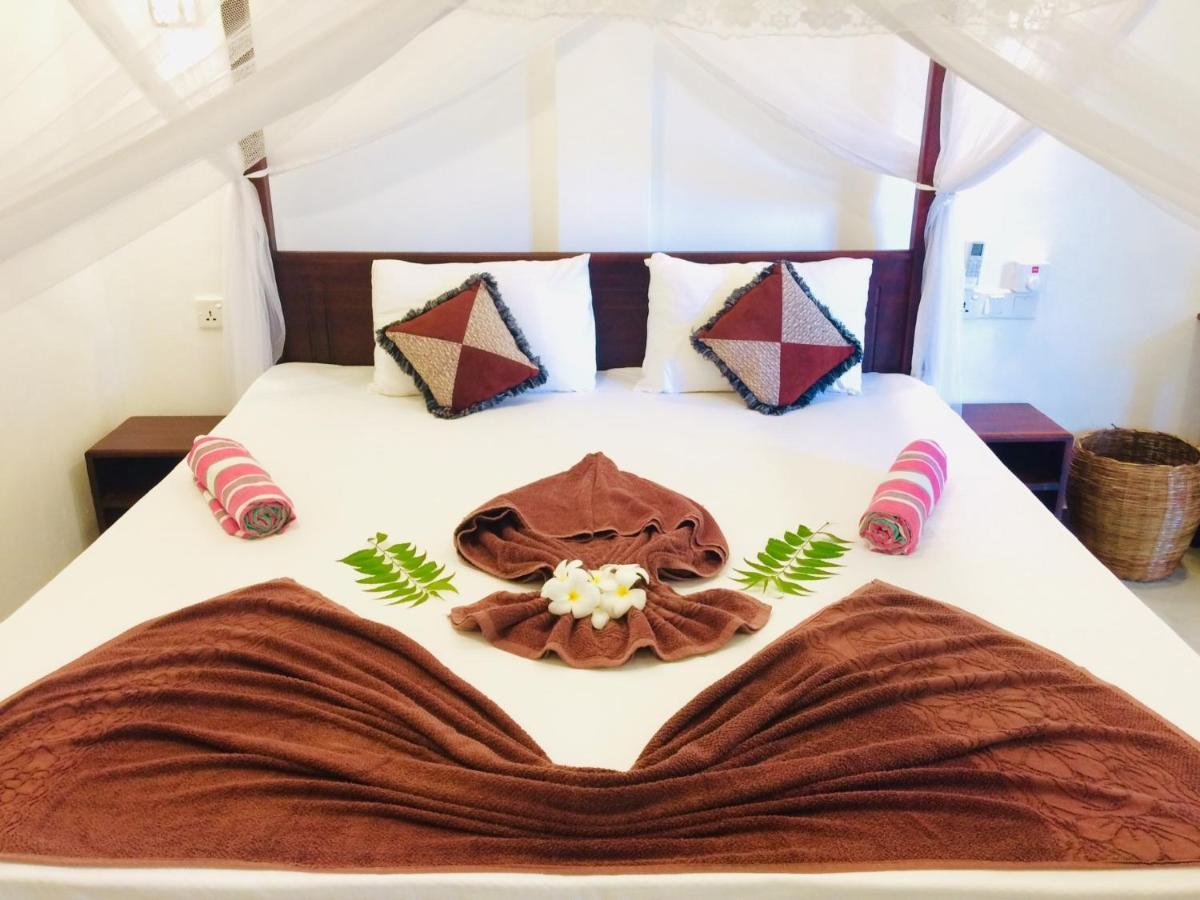 Tropicana Home Stay Arugam Bay Esterno foto