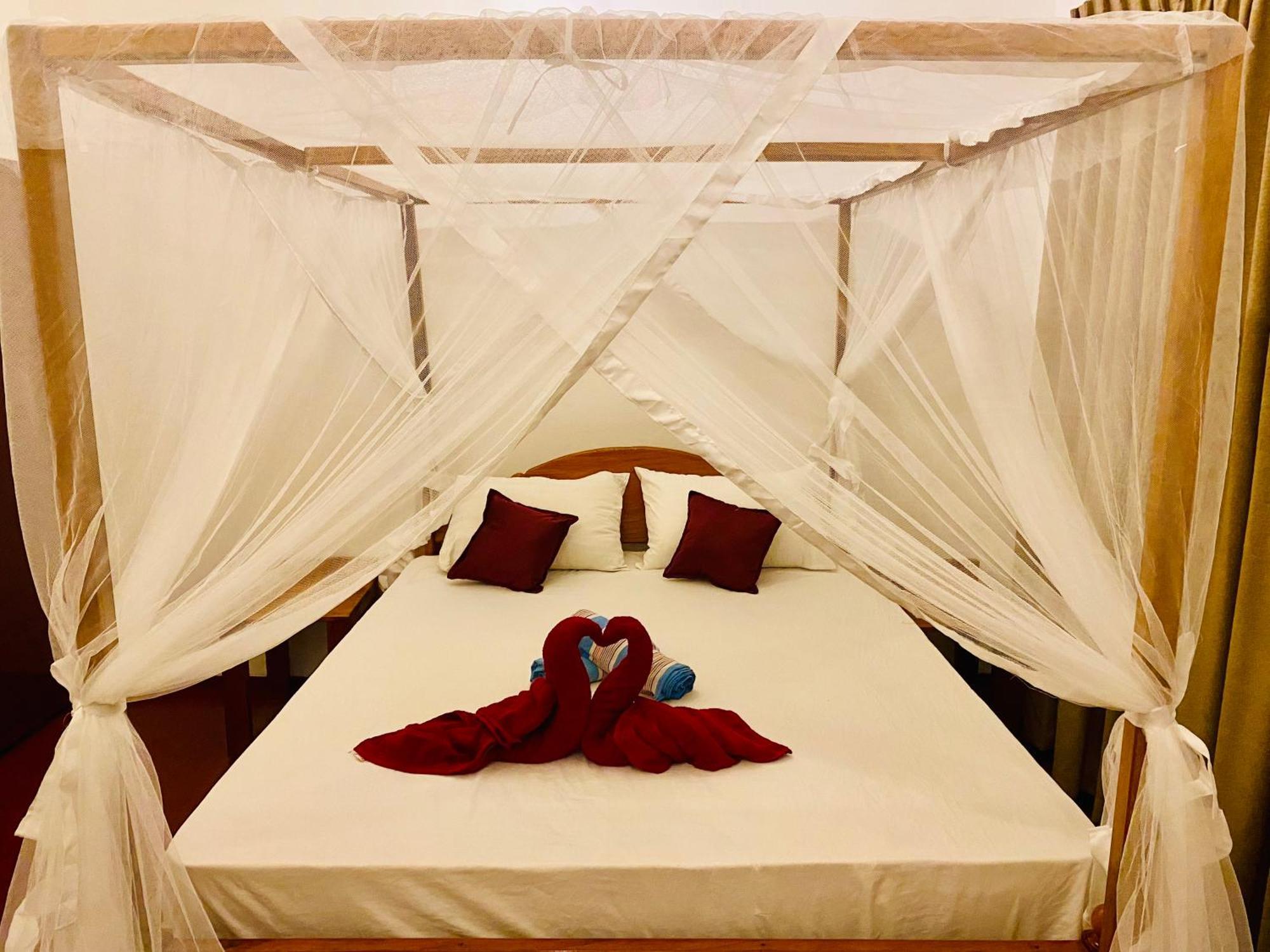 Tropicana Home Stay Arugam Bay Esterno foto