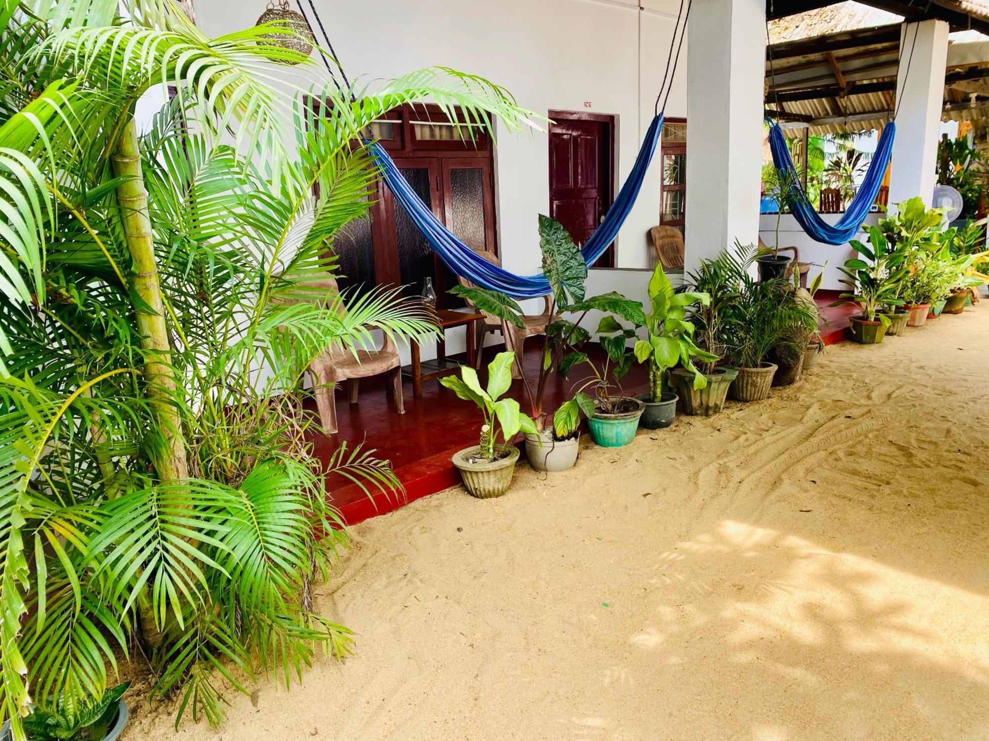 Tropicana Home Stay Arugam Bay Esterno foto